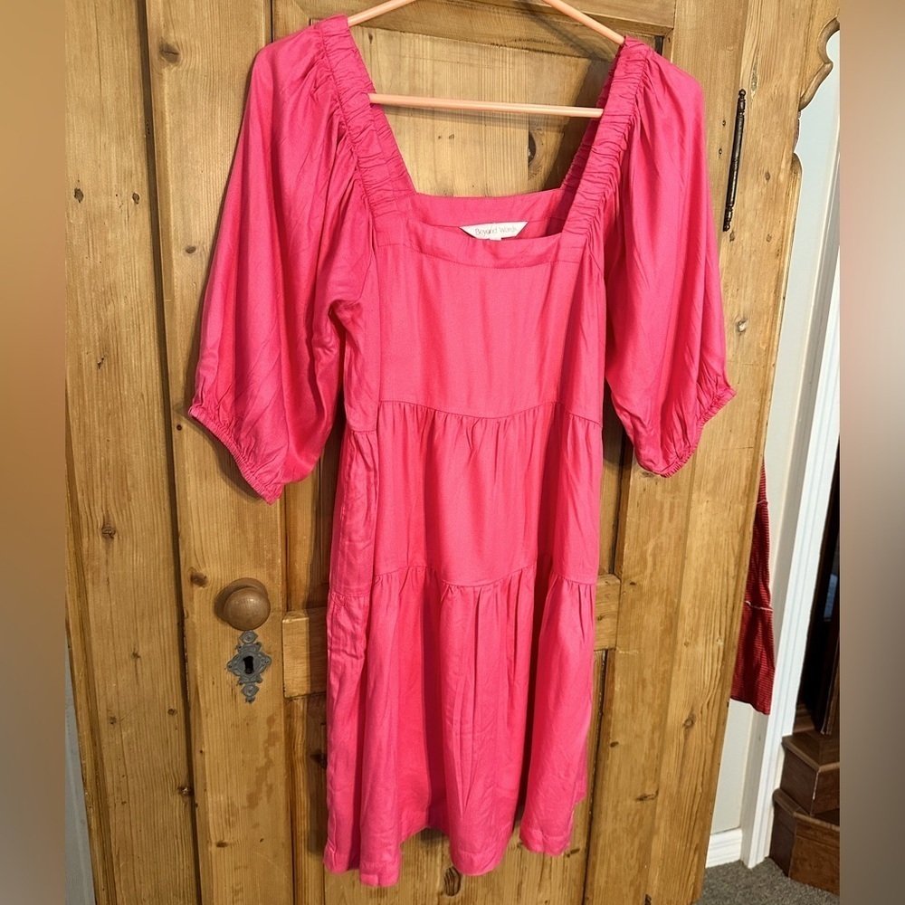 Beyond Words Size Small Pink Tiered Dress w/Adjustable Sleeves.